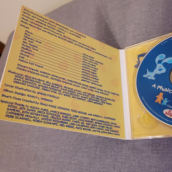 Blue's Clues: Blue's Big Treasure: A Musical Adventure (CD, 1999) w/ Stickers - Picture 4 of 6